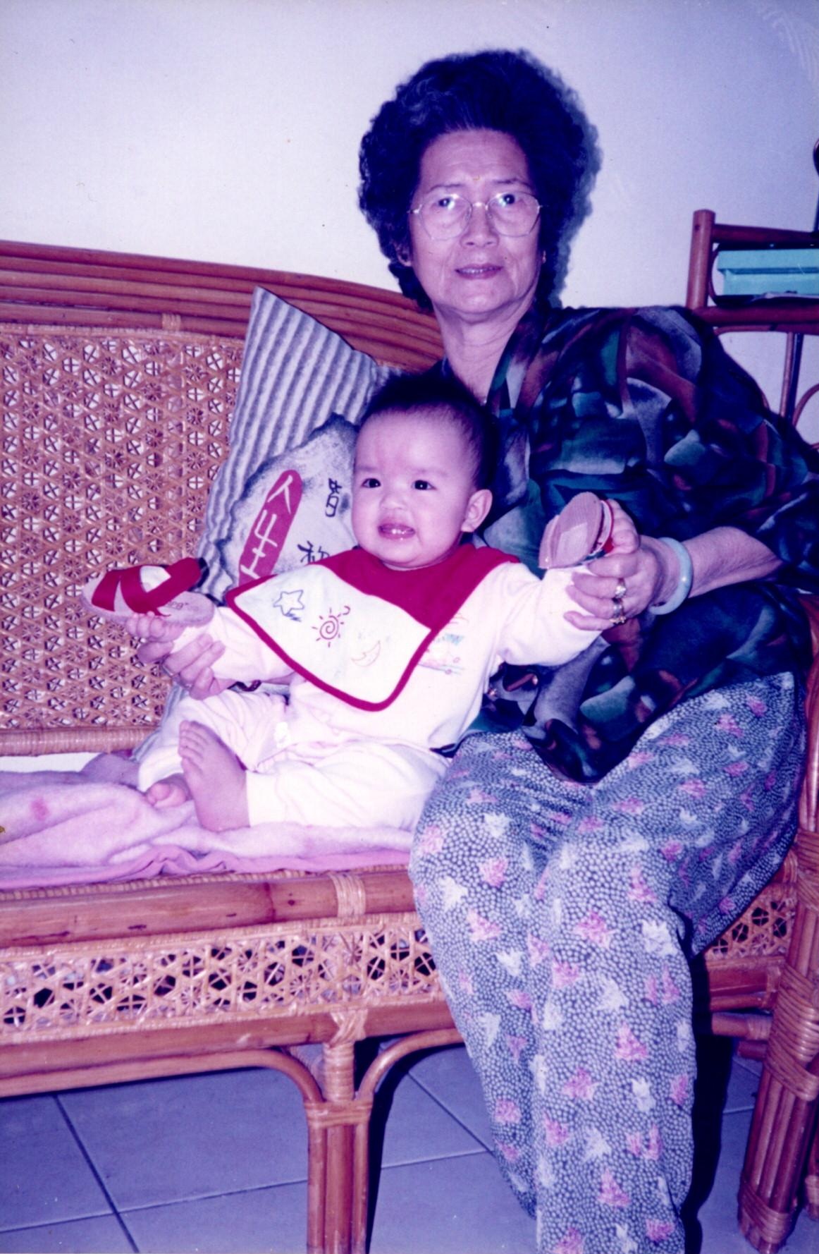 第一代：江張卻女士（老團長）